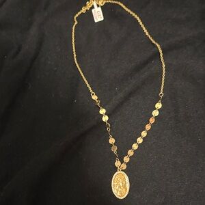 Elegant Gold Pendant Necklace
